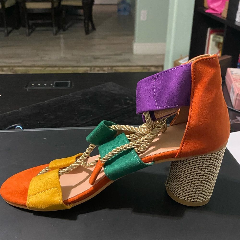 Summer chic footwear​​ - Picture 2 of 5